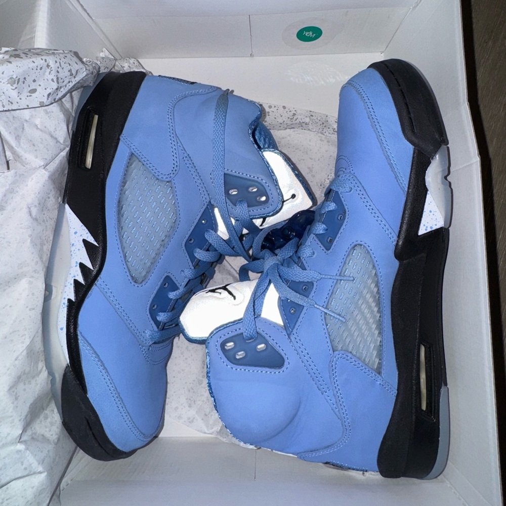 Jordan Retro 5 university blue